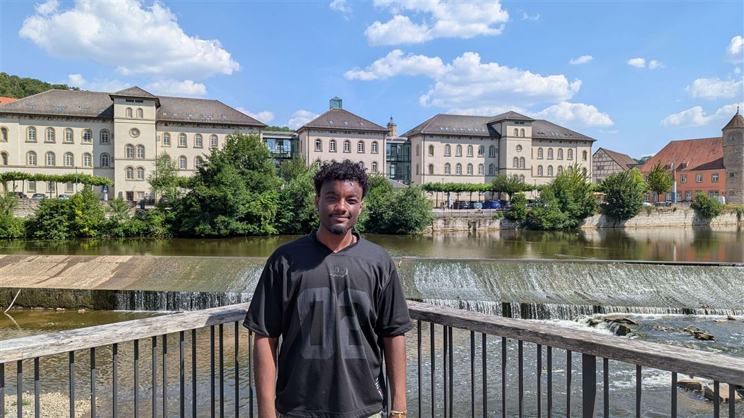 Hamada Mohamed Mussa, Bundefreiwilligendienst vor dem Haus der Bildung