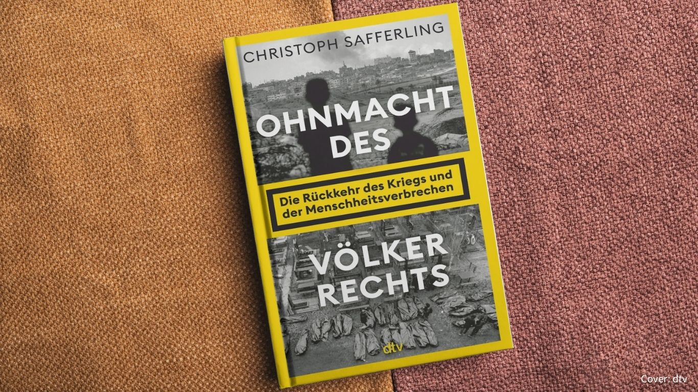 Cover des Buchs: Ohnmacht des Völkerrechts Die Rückkehr des Kriegs und der Menscheitsverbrechen. (Cover: Gelb mit Bild in graustufen von einer Kriegsszene)